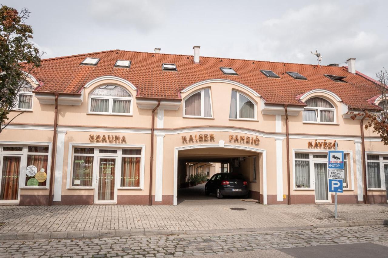 Kaiser Panzió Baja Bagian luar foto